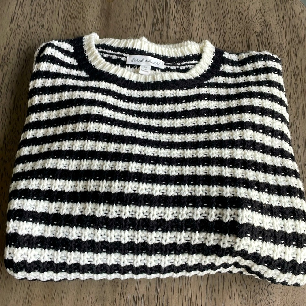 Women’s Derek Heart Long Sleeve Sweater - Black/White